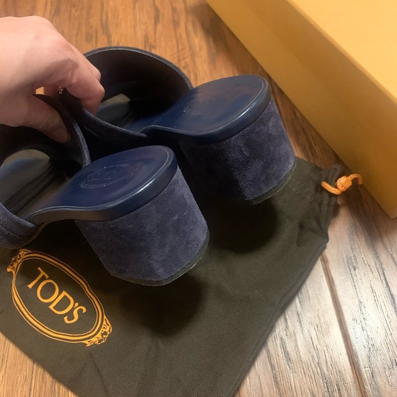 Tod’s block heel sandals in navy - Picture 6 of 10